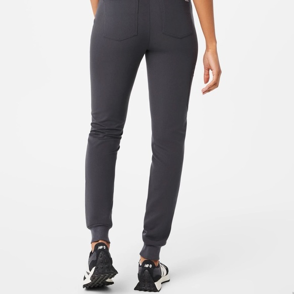 FIGS Technical Collection Zamora Women’s Charcoal Jogger Scrub Pants, Petite Med - Picture 3 of 12
